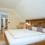 Landgasthof & Restaurant Batzenhaeusl Bed and Breakfast 3*