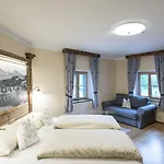 Landgasthof & Restaurant Batzenhaeusl 3*