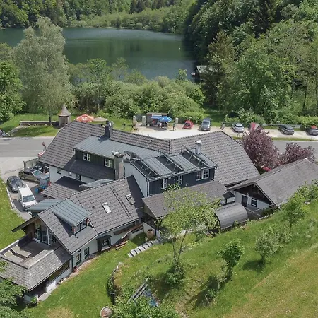 Landgasthof & Restaurant Batzenhaeusl Bed & Breakfast