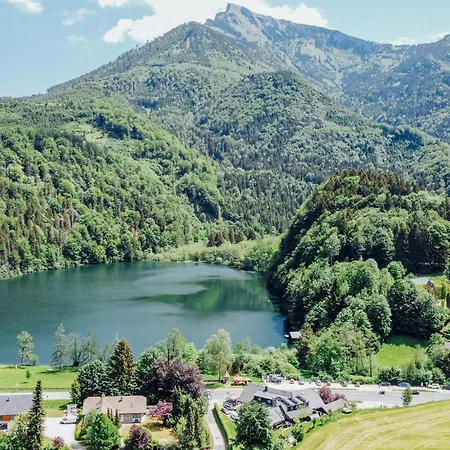 Bed & Breakfast Landgasthof & Restaurant Batzenhaeusl Sankt Gilgen