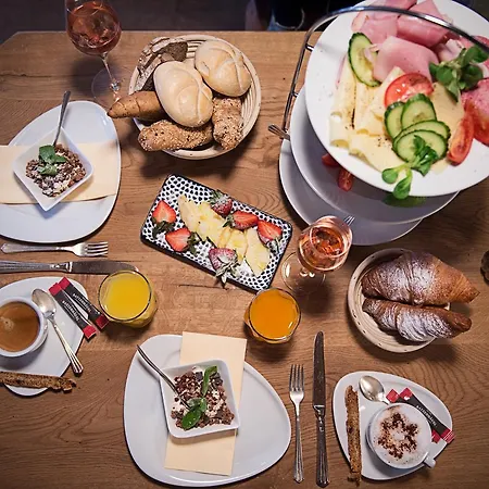 Landgasthof & Restaurant Batzenhaeusl Sankt Gilgen